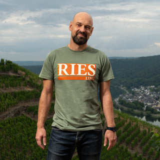 Wein T-Shirt für Herren der Marke Winecraft mit einem Riesling-Print auf der Brust.